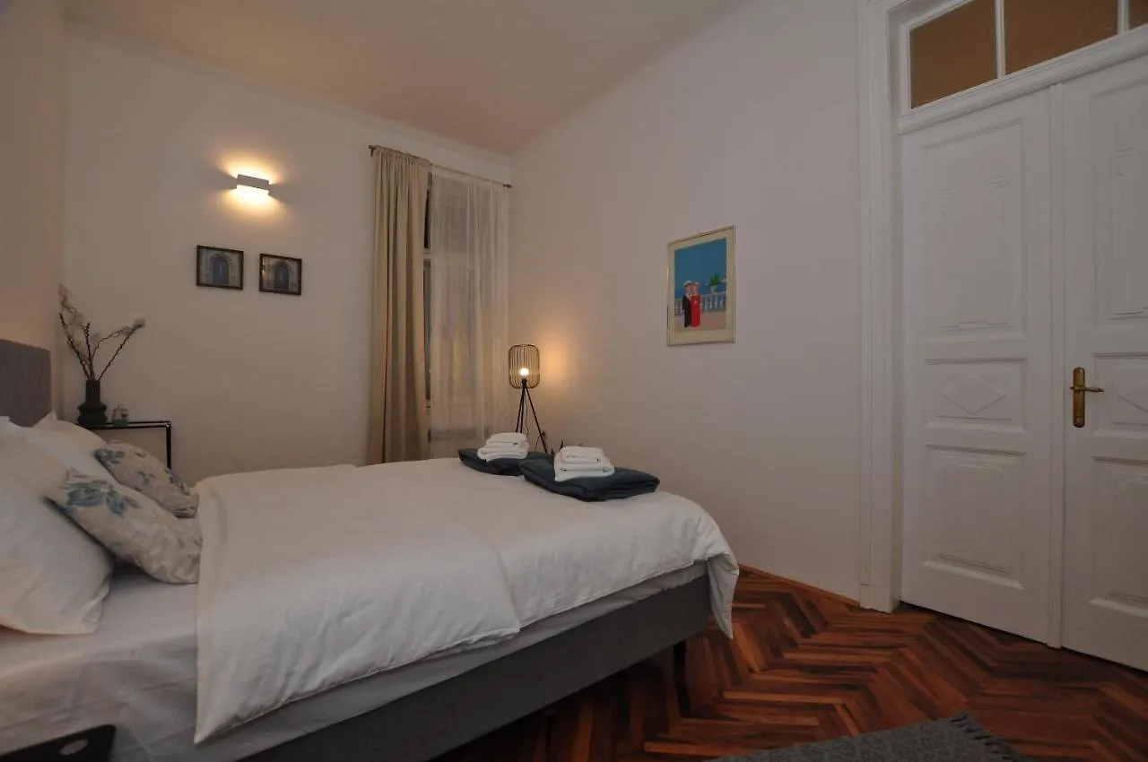 Apartment Moel Split