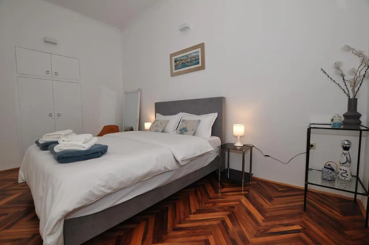 Apartment Moel Split 0*,  Croatia