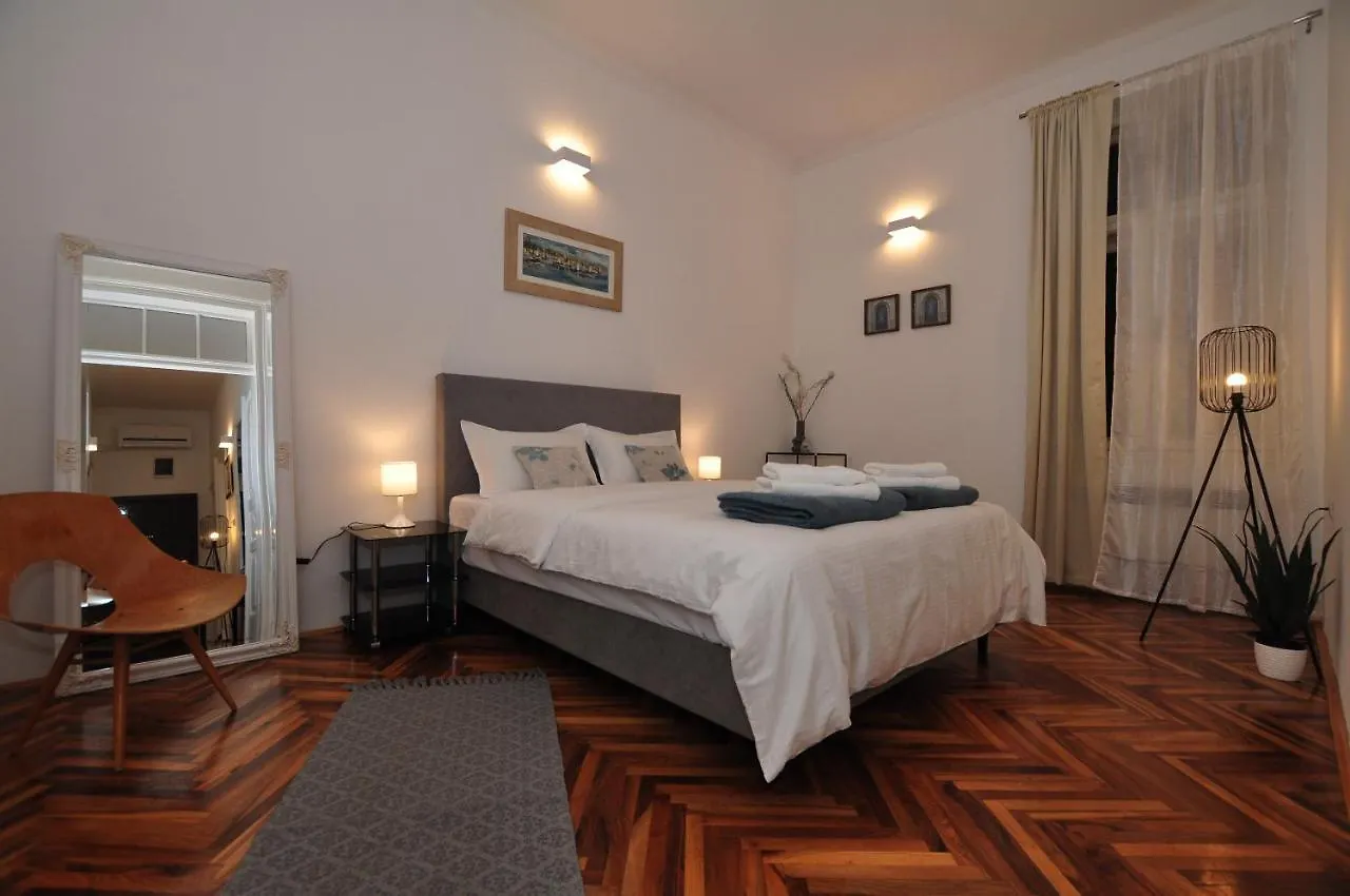 Apartment Moel Split 0*,