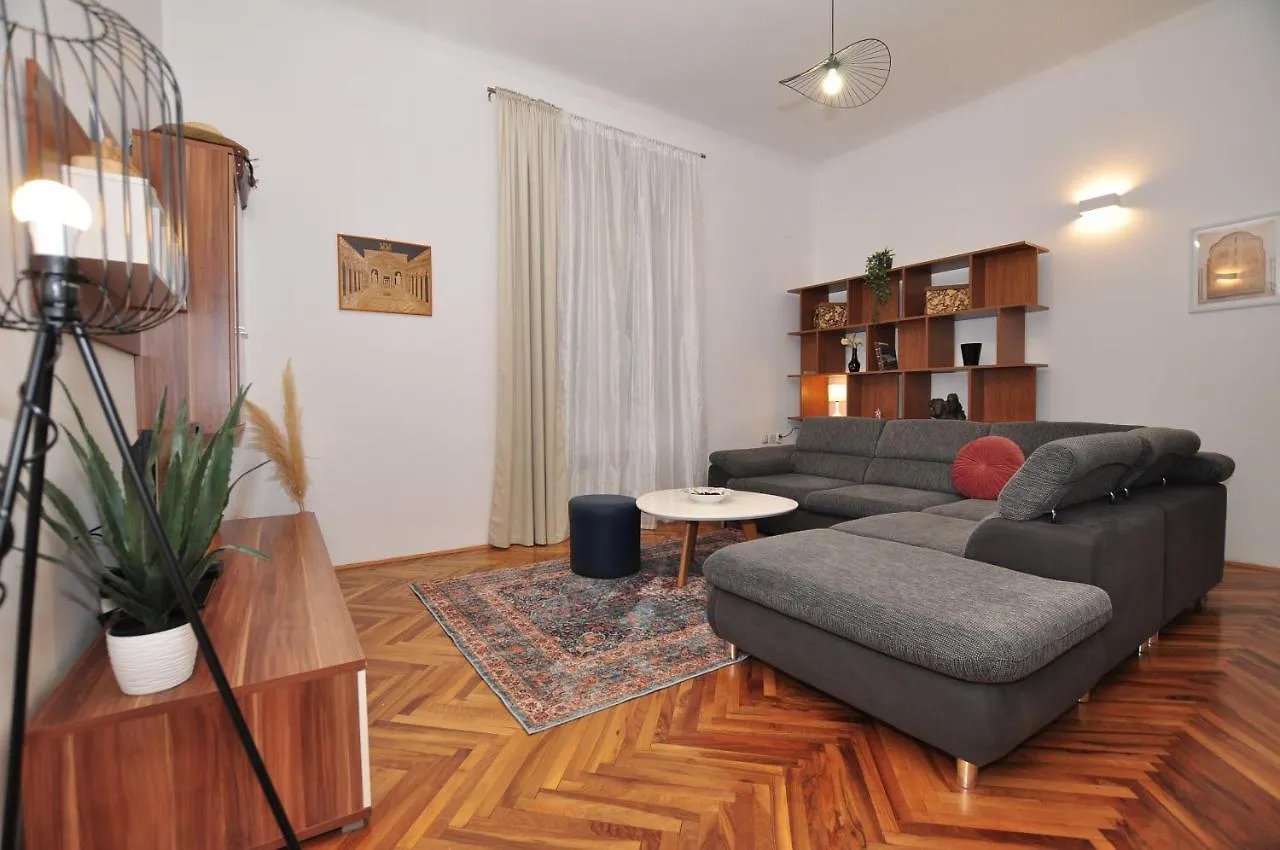 Apartment Moel Split 0*,  Croatia