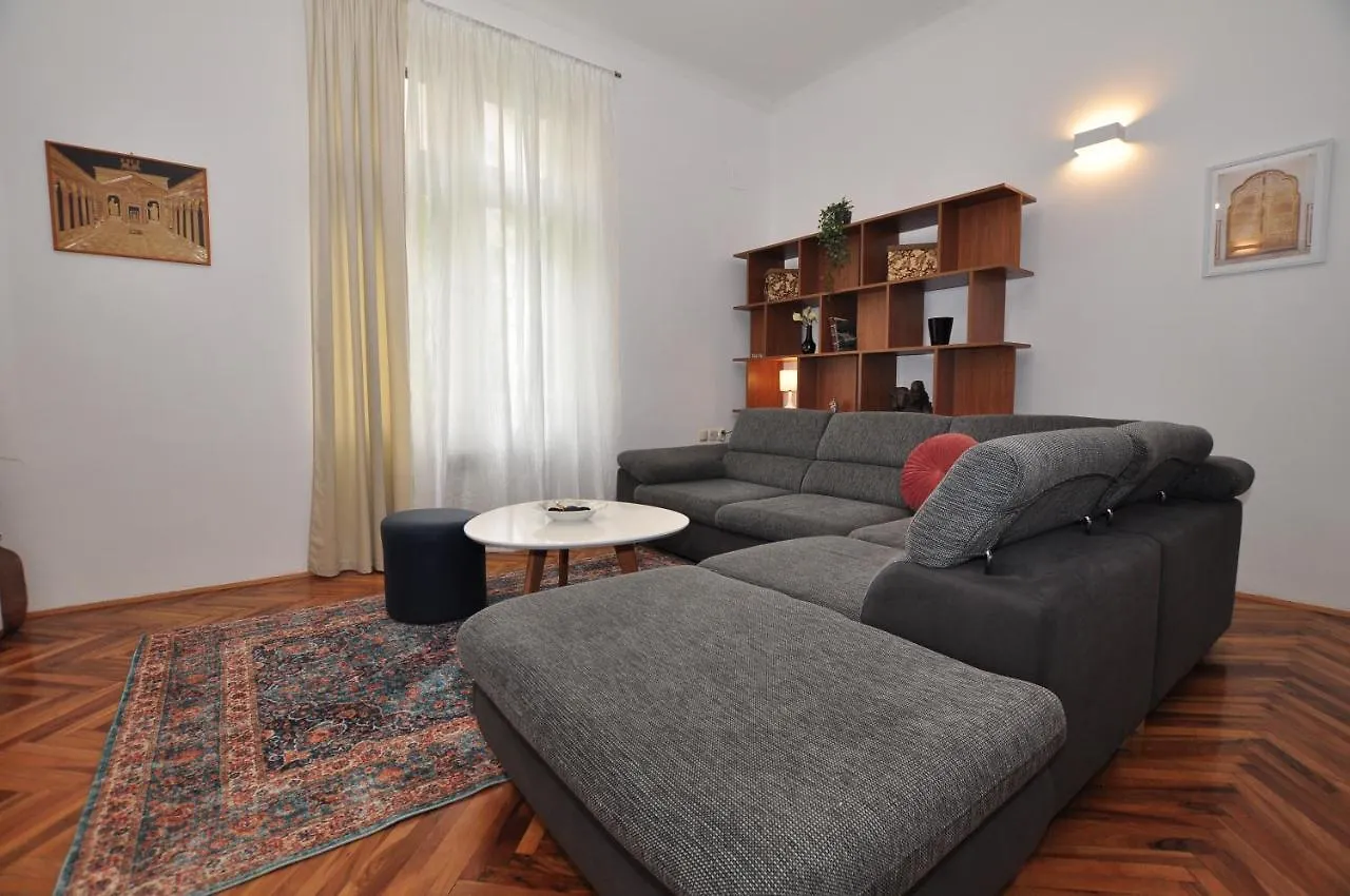 Apartment Moel Split