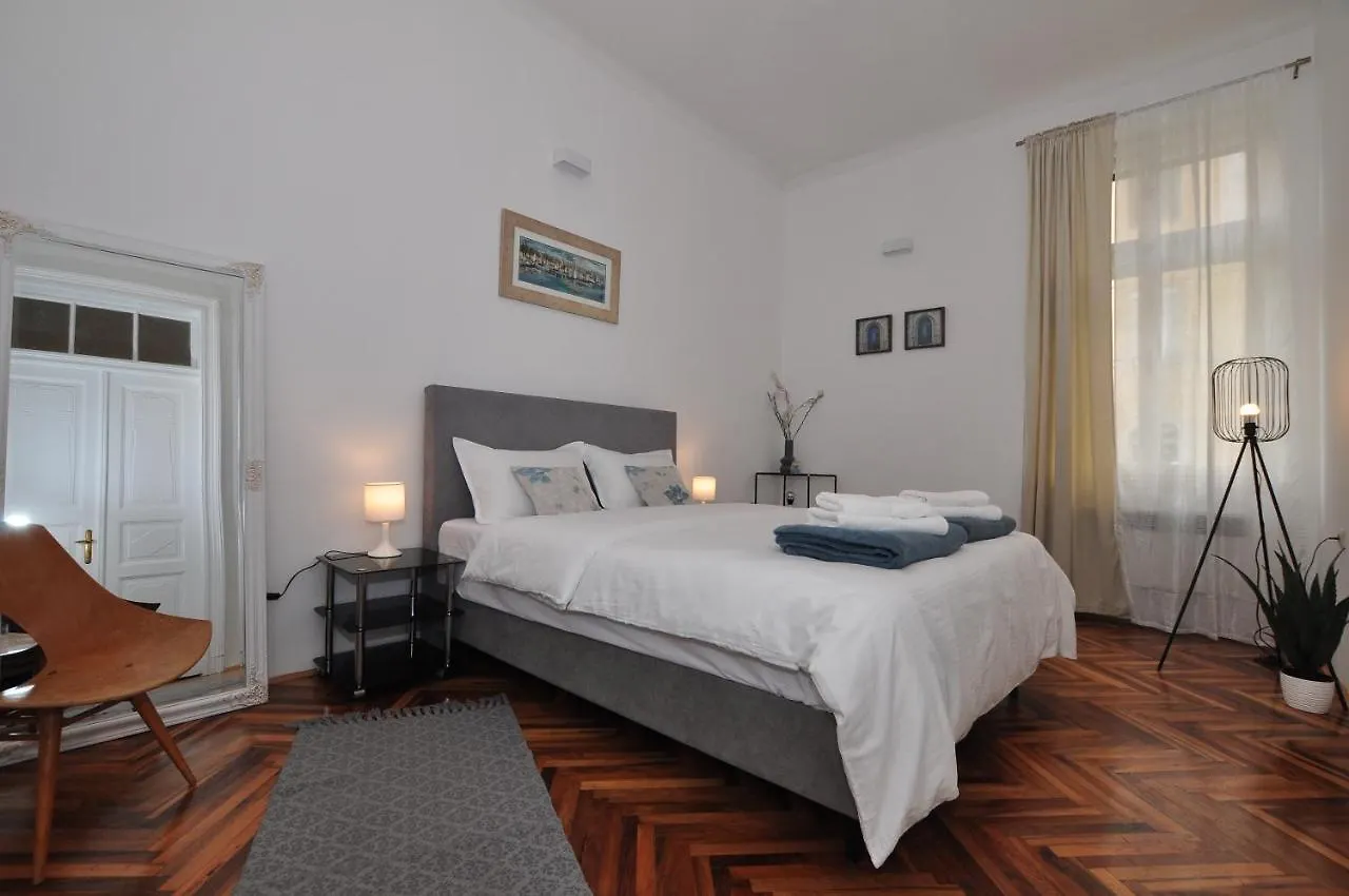 Apartment Moel Split