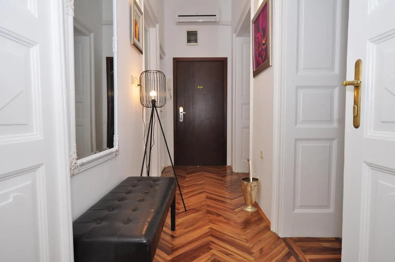Apartment Moel Split